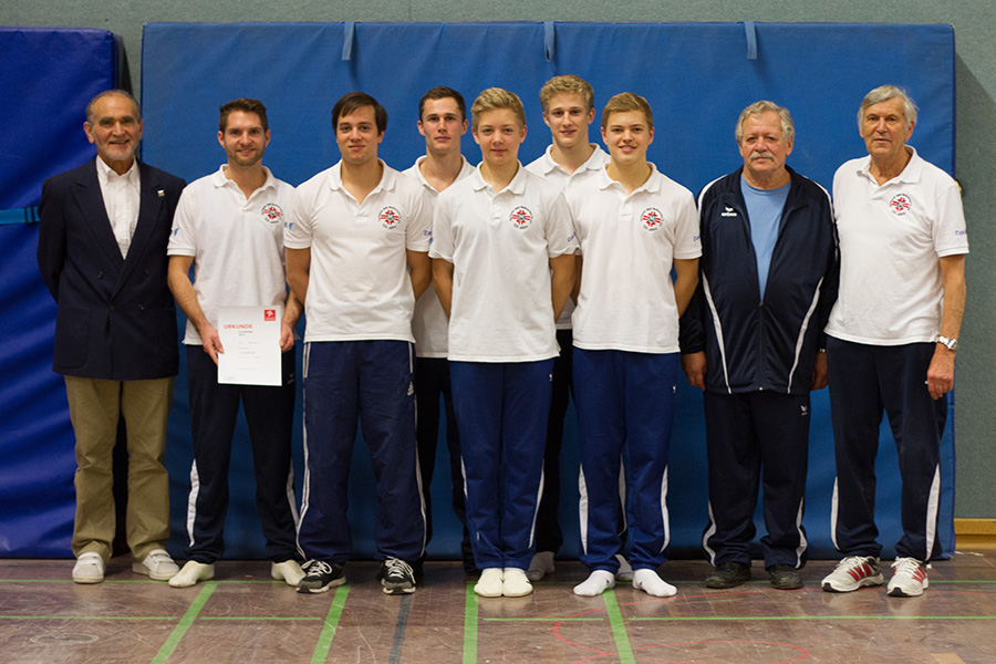 Trainer Erich Kalhöfer , Maximilian Spieker, Michael Dietz, Robin Heyser, Fabian Urban, Julian Peters, Robin Maier, Trainer Norbert Fleckenstein und Gerhard Benner